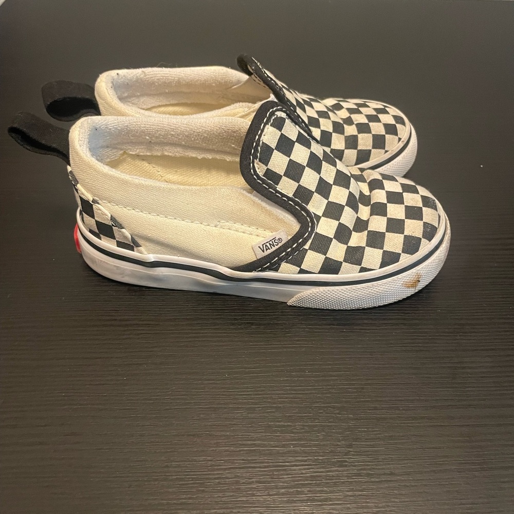 Toddler vans size 8, black and white